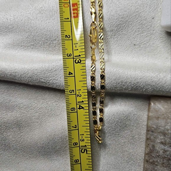 🔥14k Gold Embossed Tile Chain - Picture 10 of 10